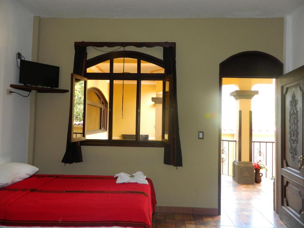 Hotel Villa Los Arcos Panajachel Ngoại thất bức ảnh